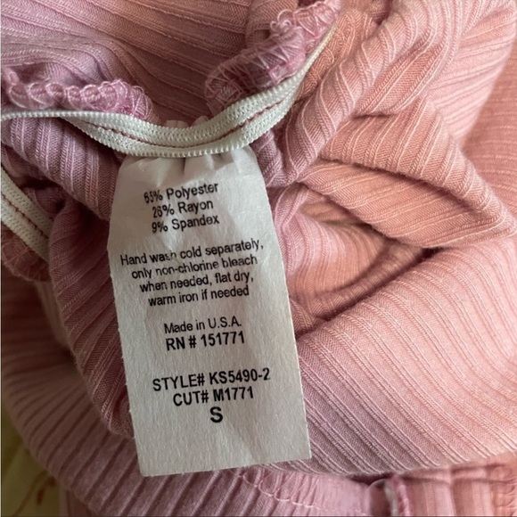 NWT Le Lis Collection pink ribbed crop top
and skirt coord set. Size small. - Picture 3 of 4